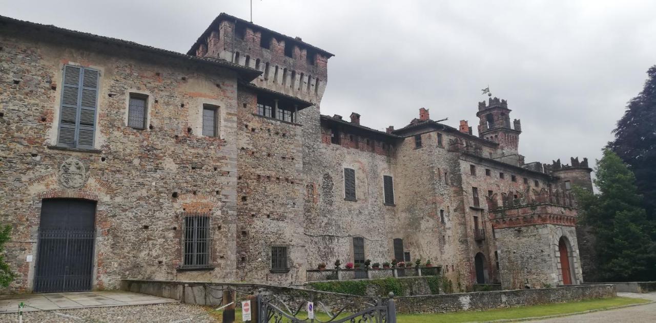 A Due Passi Dal Castello Panzió Somma Lombardo Kültér fotó