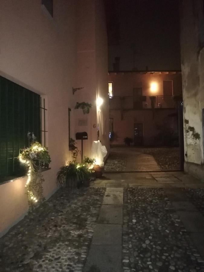 A Due Passi Dal Castello Panzió Somma Lombardo Kültér fotó