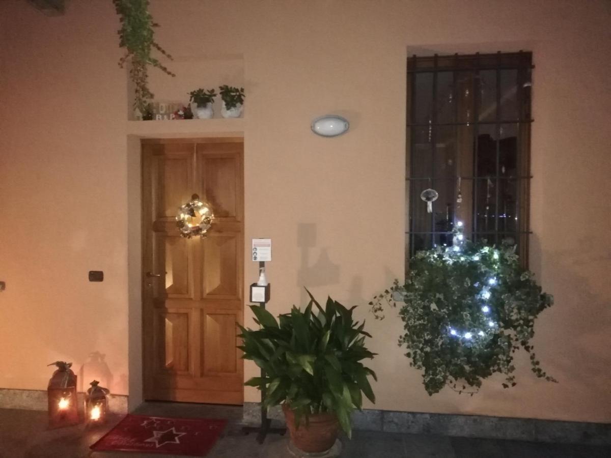 A Due Passi Dal Castello Panzió Somma Lombardo Kültér fotó