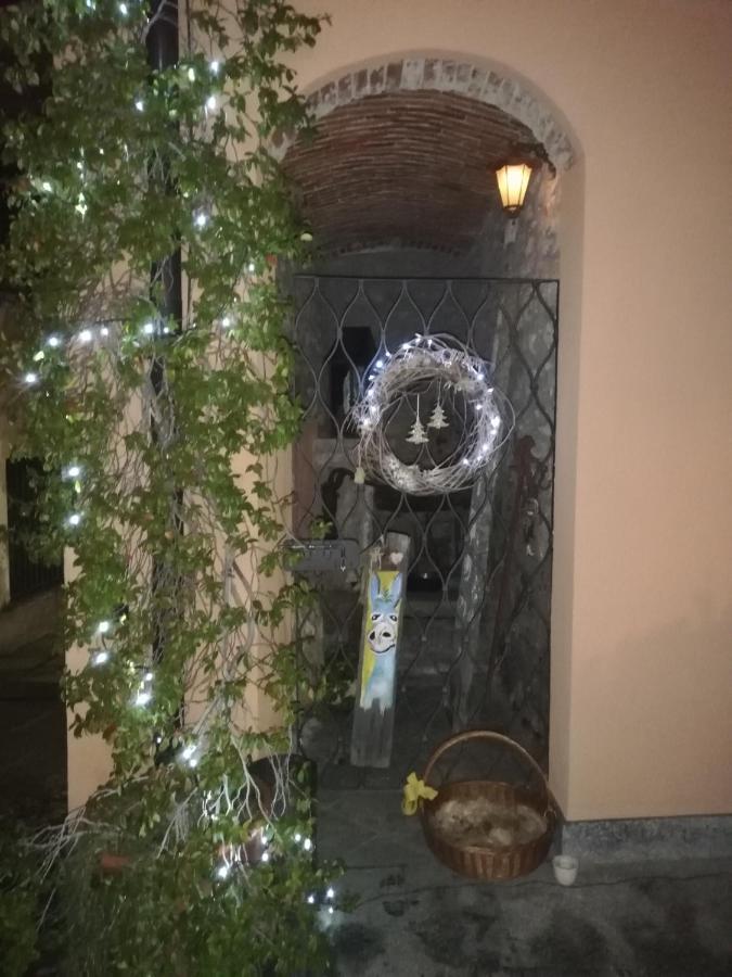 A Due Passi Dal Castello Panzió Somma Lombardo Kültér fotó