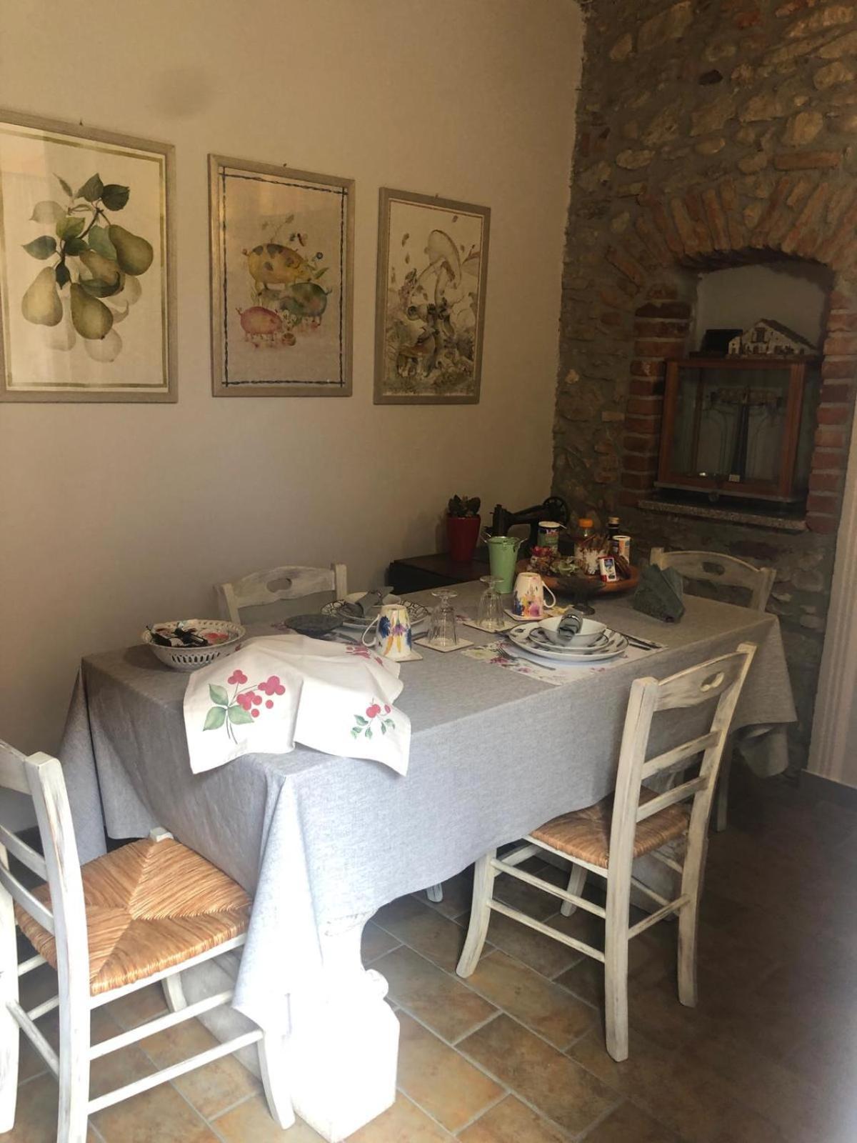 A Due Passi Dal Castello Panzió Somma Lombardo Kültér fotó