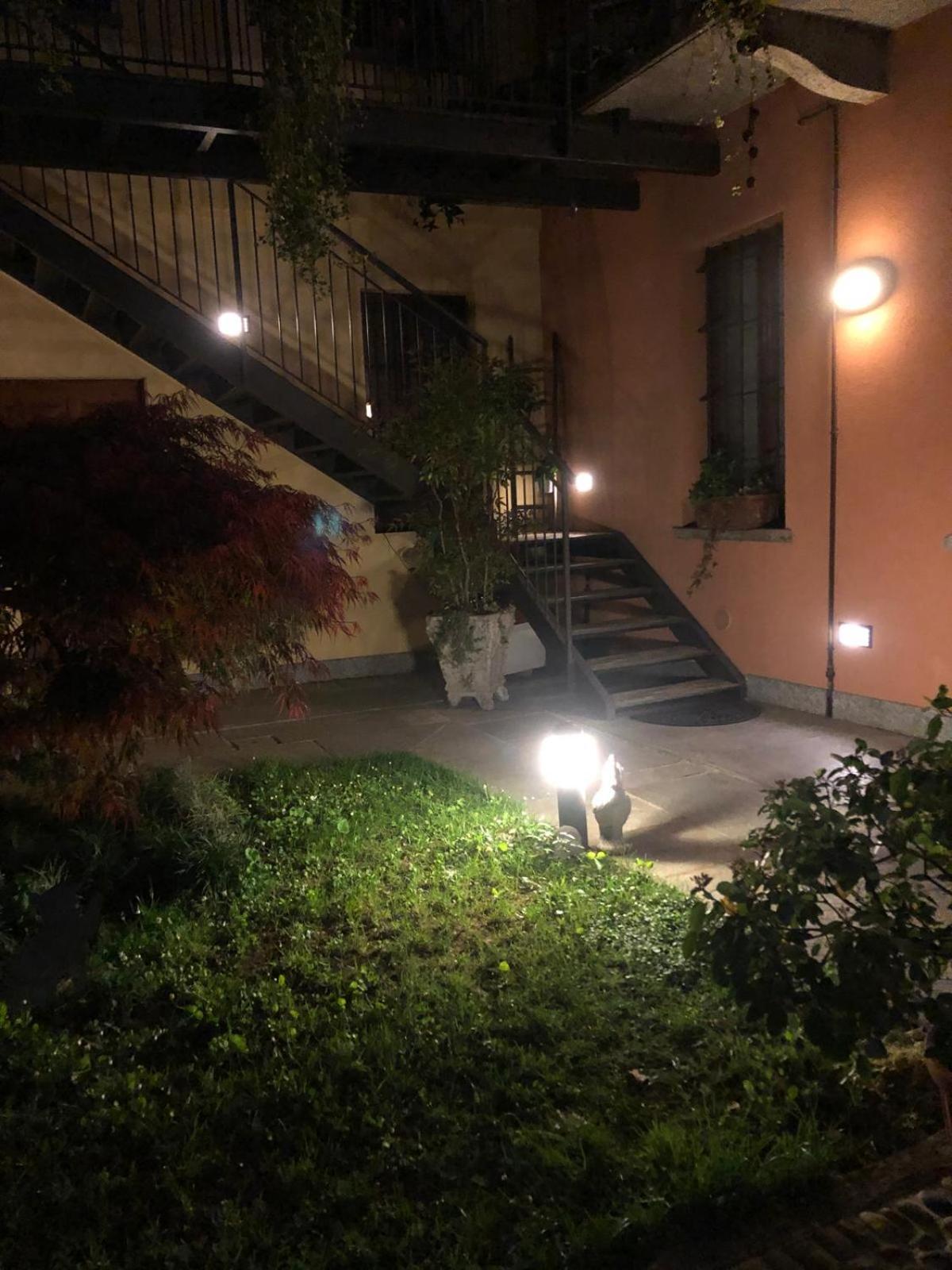 A Due Passi Dal Castello Panzió Somma Lombardo Kültér fotó