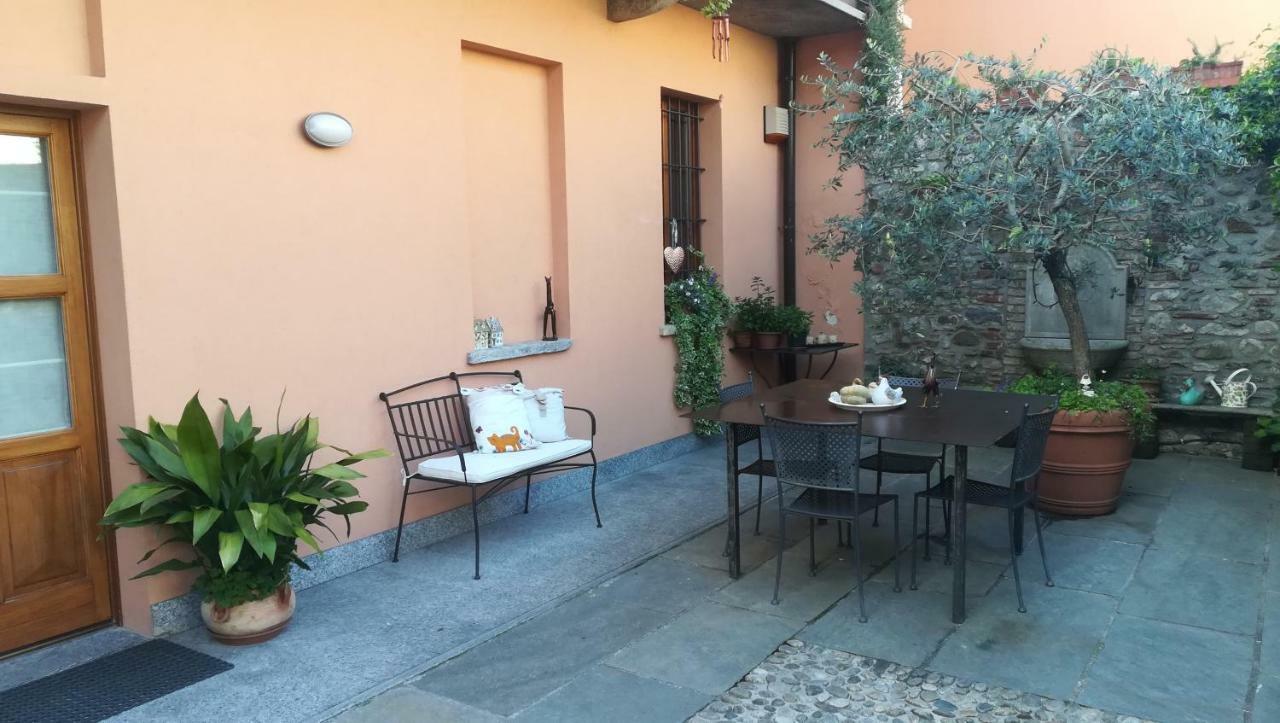A Due Passi Dal Castello Panzió Somma Lombardo Kültér fotó
