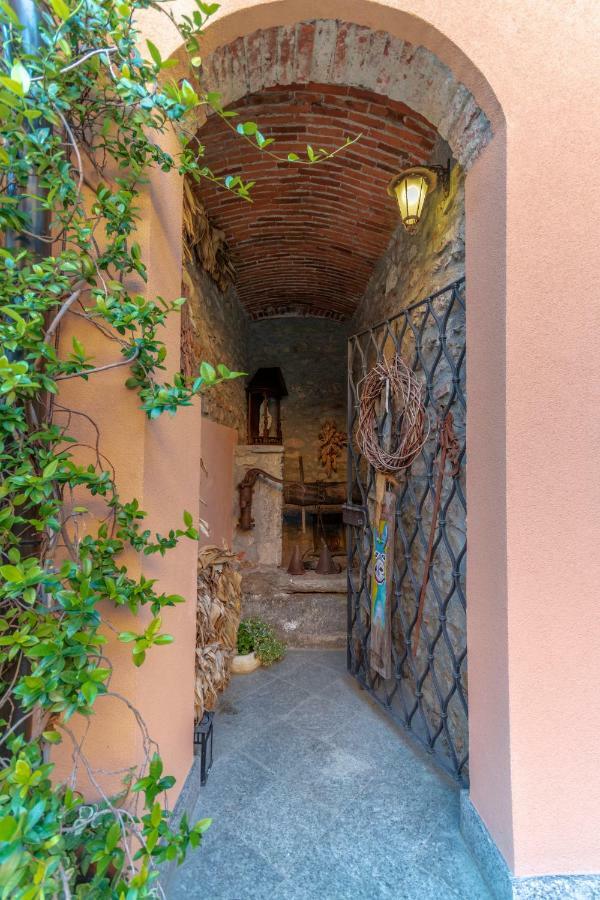 A Due Passi Dal Castello Panzió Somma Lombardo Kültér fotó